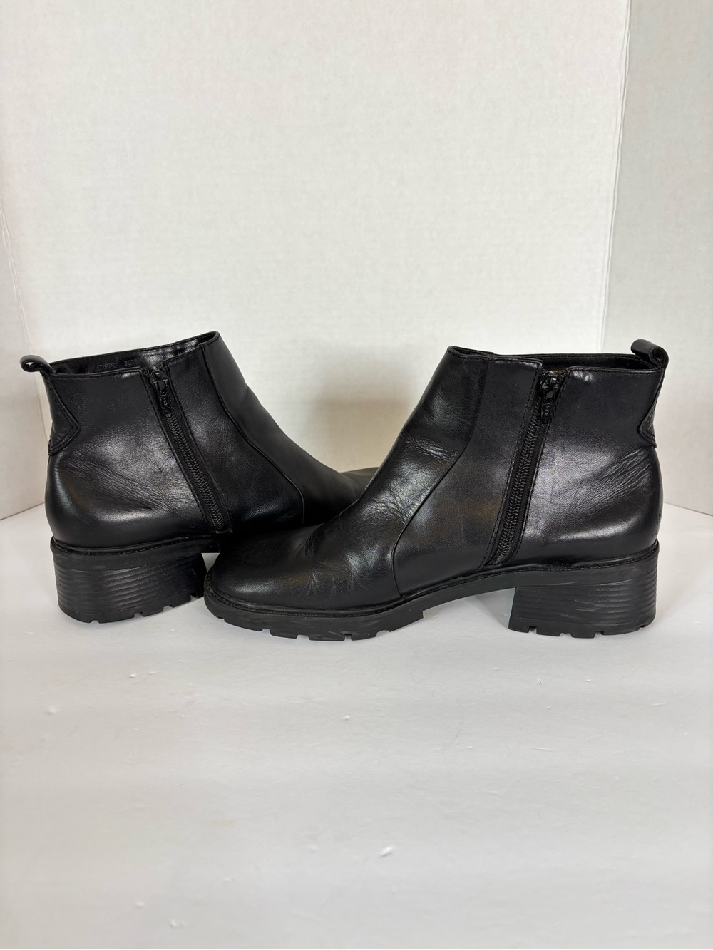 Size 8.5 Bass Black Leather Side-Zip Ankle Boots for Women